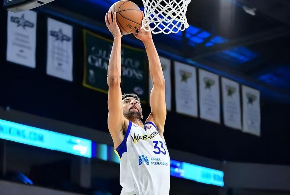 开云官网-发展联盟赛场表现平淡，勇士双向合同锋线能否守住这份合同呢？