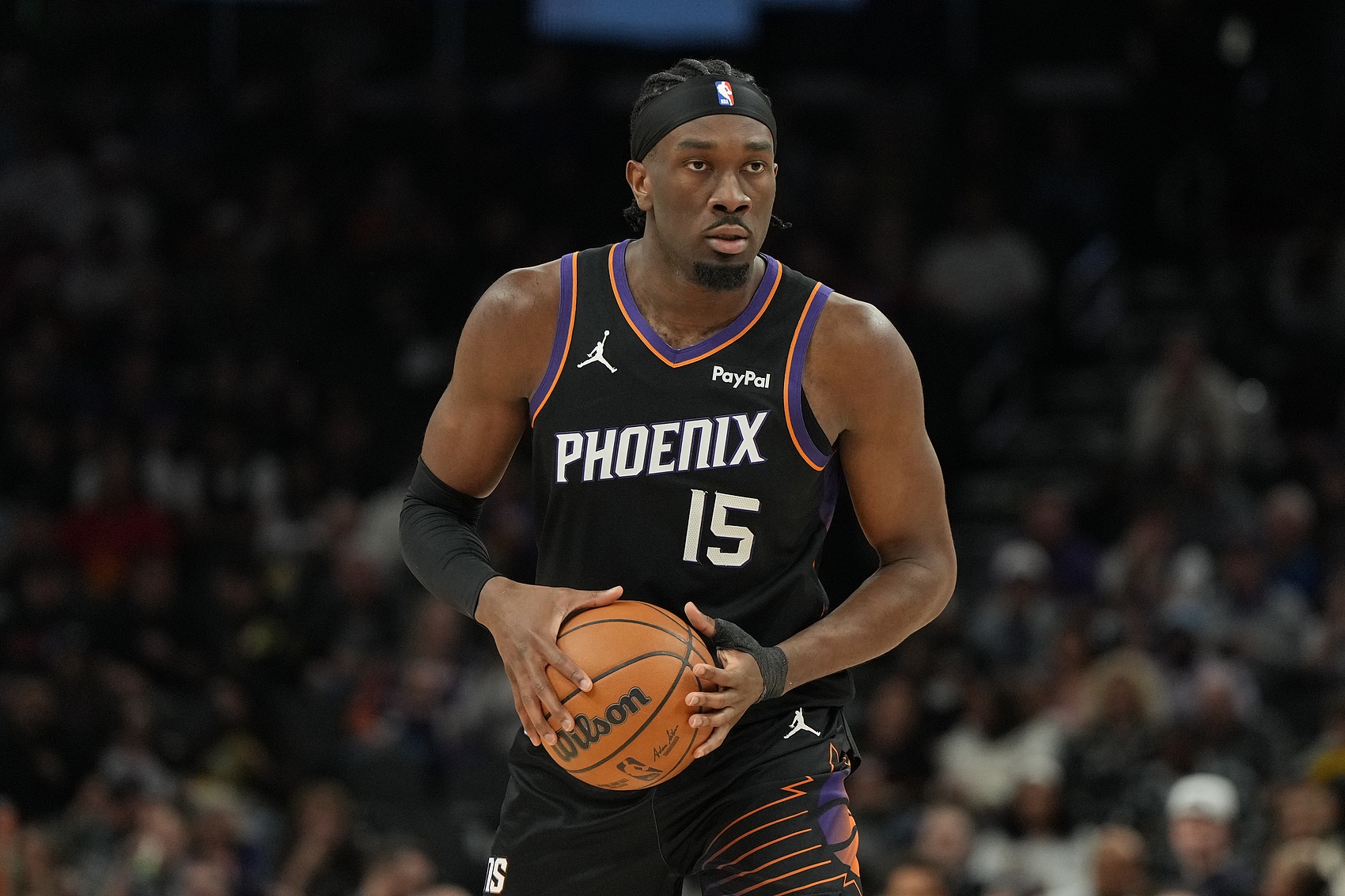 球风强硬！马克·威廉姆斯13中8得18分14板 前场篮板有6个