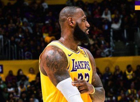 kaiyun-【现场】詹姆斯三双胜76人 拉塞尔不满情绪持续酝酿