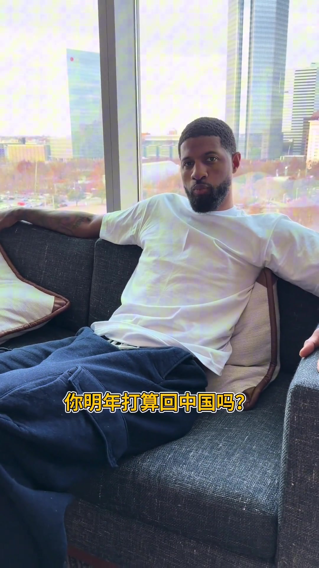 乔治：希望夏天再去中国 听说中国有很漂亮的高尔夫球场 想去看看