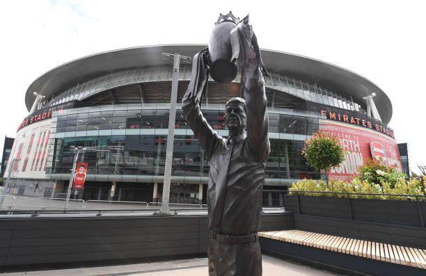 开云官网-温格捧杯铜像揭幕！“无敌舰队”唤起枪手光辉岁月