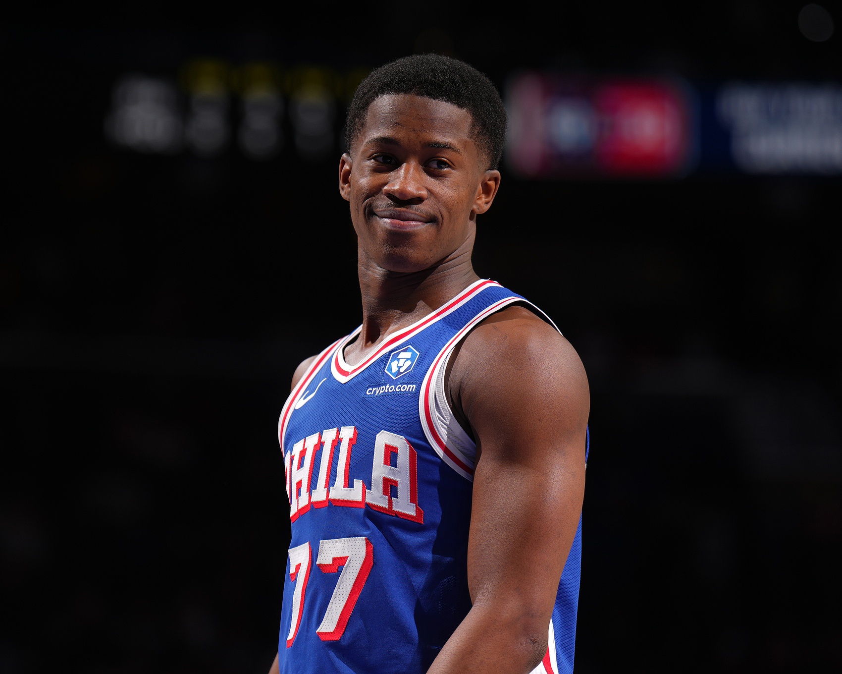 白热化！恩比德助攻埃奇库姆三分命中 76人追到2分